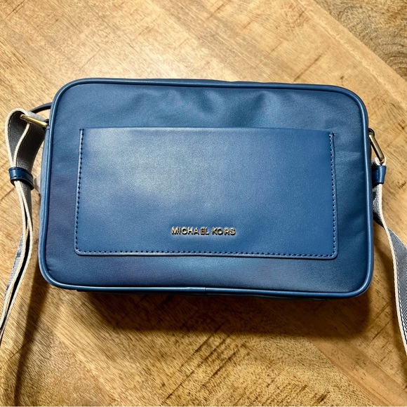 NWT Michael Kors Jet Set Blue Large Nylon Gabardine Crossbody Bag w/ Logo Strap - Picture 7 of 16
